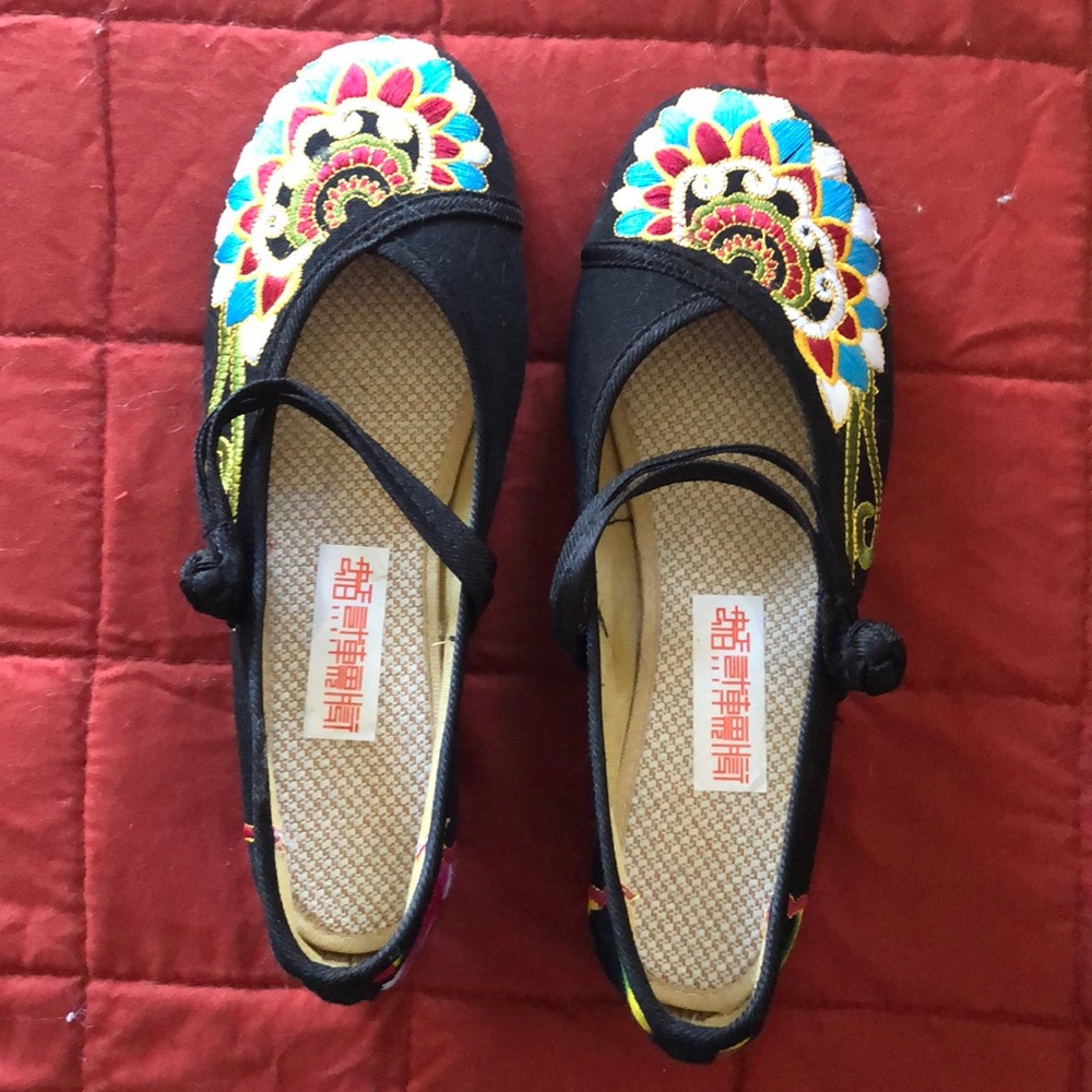 👞 😍 Beautiful authentic Chinese slippers 🥿 😘